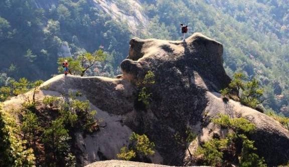 登山|中国最奇特的山，山顶风光酷似沙漠，景色绝美却无人敢开发！