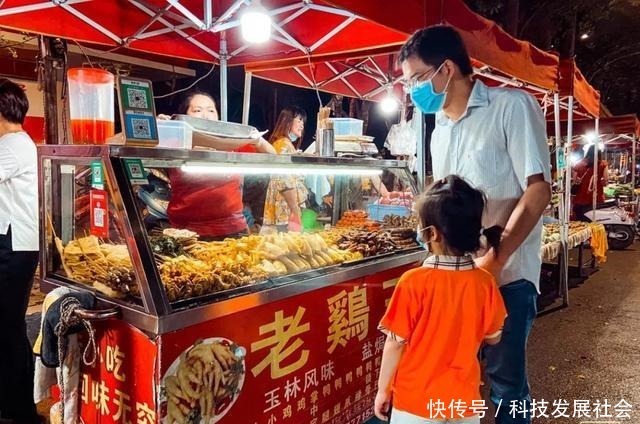  从头吃到尾的平西夜市，没有人能饿着出来！