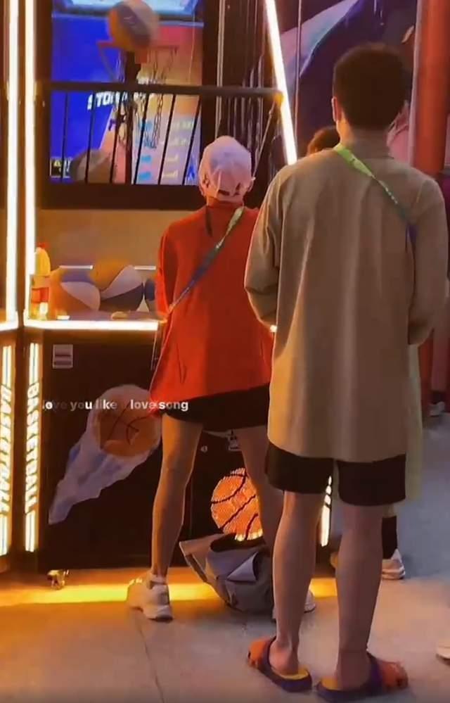 游乐场|全红婵开发新技能!投篮命中率高令粉丝兴奋,未来改行打篮球?