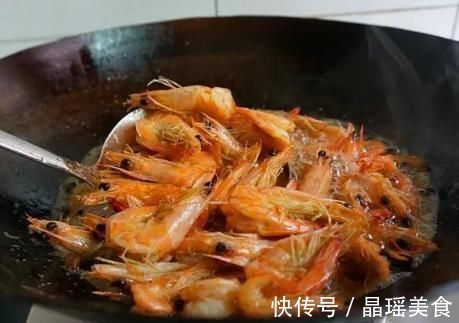 椒盐虾家常做法,不要直接下锅炸,多加1个步骤,虾香酥还不腥