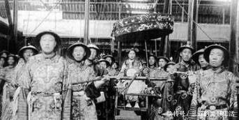 最尴尬|慈禧尴尬的时刻，上厕所忘记带纸！宫女无奈做出这个举动！