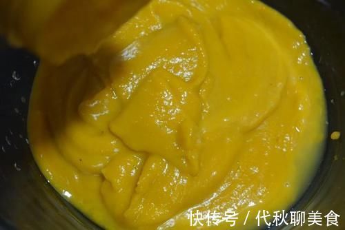 老人孩子都爱吃的南瓜糯米糍，做法很简单，香甜软糯不粘牙