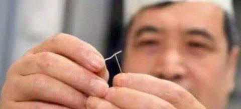 日本大厨向中国厨师下战书,面包薄如纸,中国厨师默默切土豆