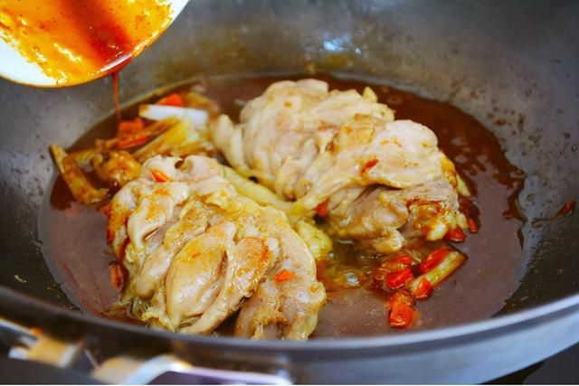 让人无法抗拒的鸡腿饭,香浓入味还嫩滑,大人小孩都爱吃