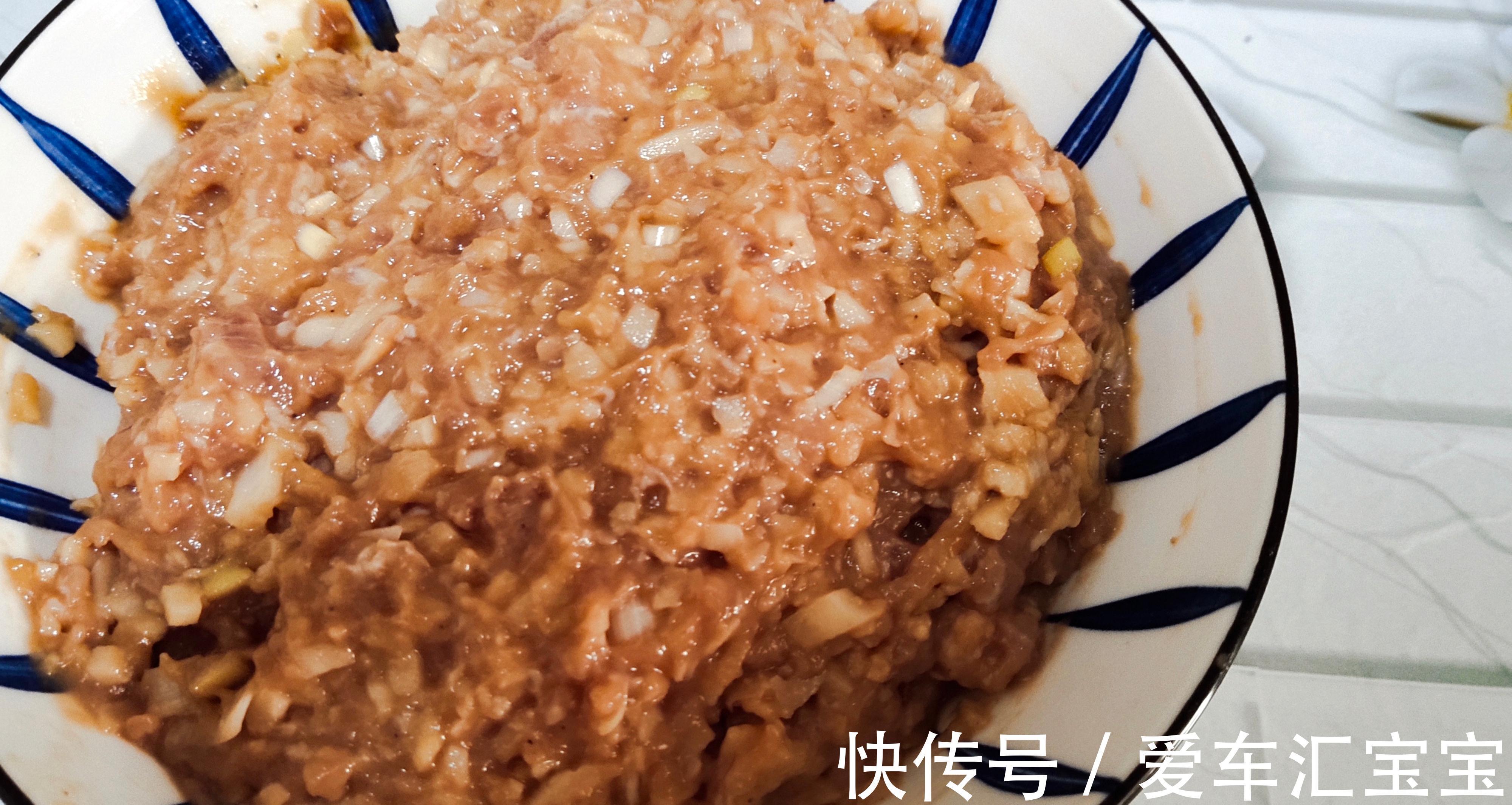 好吃|秋天吃莲藕最养人,教你做莲藕丸子,不油炸不加水,鲜香脆嫩好吃