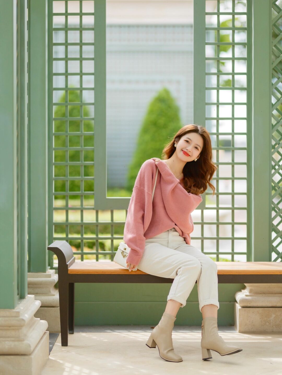 小姐姐 冬天降温了毛衣怎么穿？这几个搭配方法，让你秒变温柔小女人！