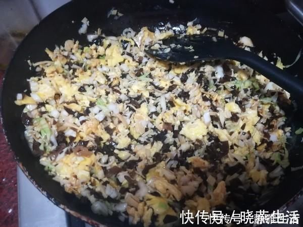 耳瓣|泡木耳只加水就错了,大厨都加这2样,2分钟泡开,木耳又大又好