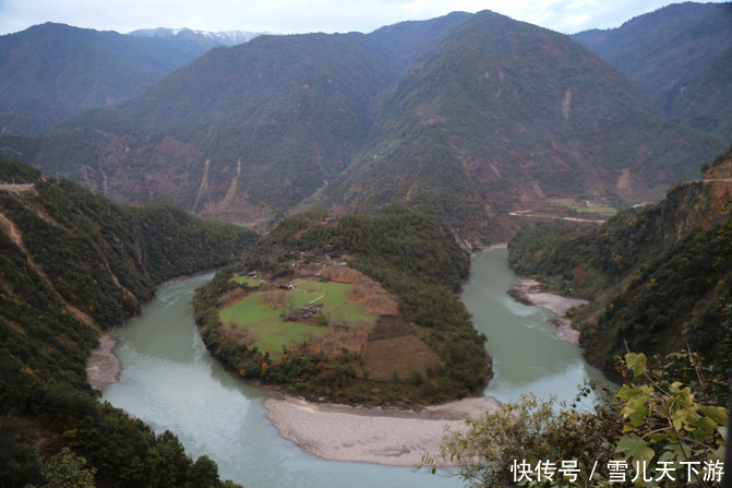 怒江峡谷内素有，十里不同天，万物在一山，之说