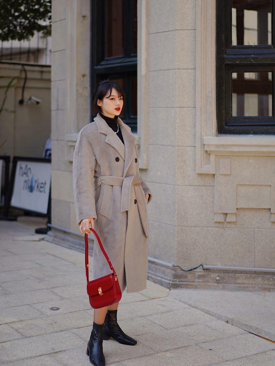 减龄感 女人一定要穿的有品味,4个神仙色大衣分享给你,可以照着搭