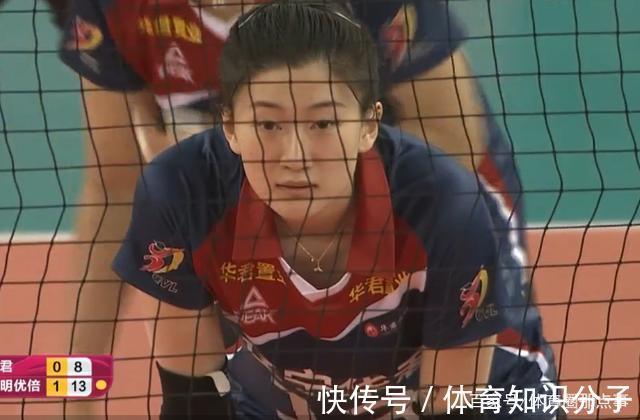 主教练|3-0,女排联赛第3名出炉,上海队连赢两场,辽宁主教练托腮沉思