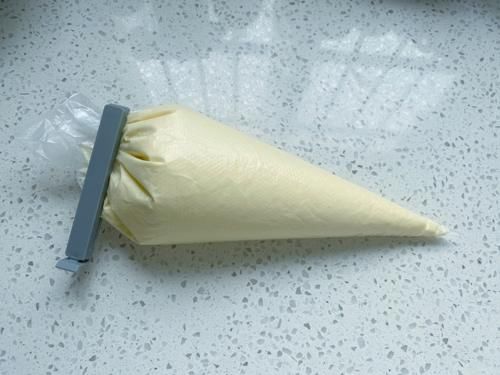 抓住暑假的尾巴，给女儿烤了一盘小小蛋糕，一口一个细腻又柔软