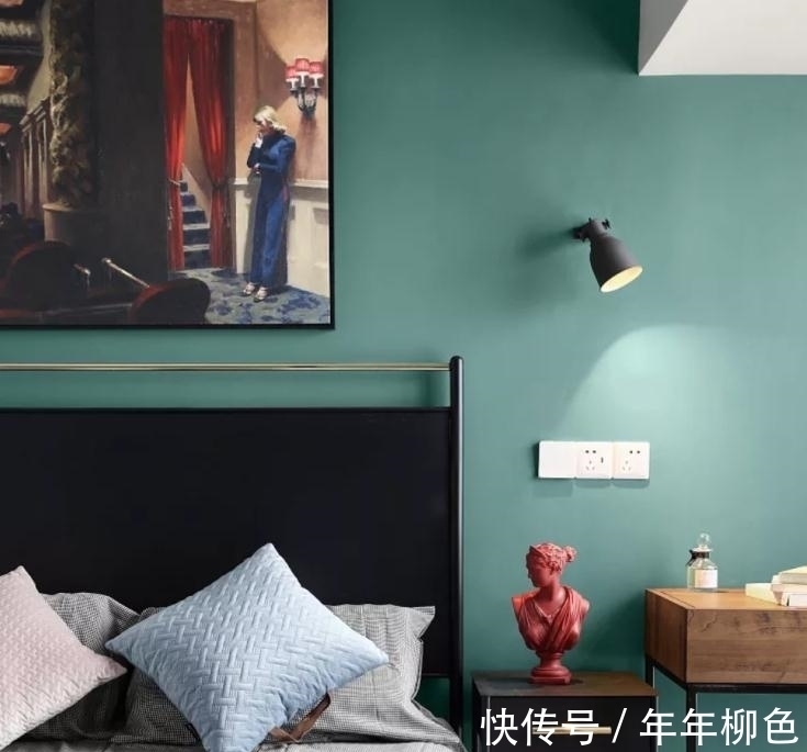 全屋|小户型别再瞎装！如今流行“不买”餐桌，隔墙改玻璃隔断，太实用