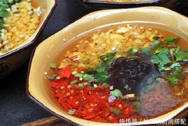 吃火锅时,专调这4种蘸料的,服务员瞧见都会高看你一眼行家!