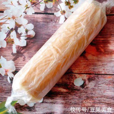 戚风蛋糕|#“佳”节好滋味#超柔软细腻,不容易开裂的烫面小四卷