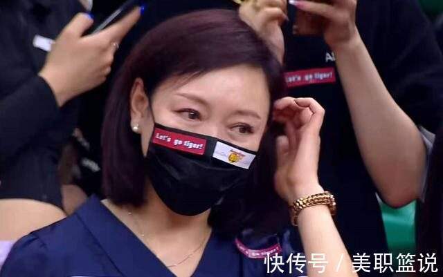 汤杰|CBA胡明轩母亲成网红,穿着打扮如少女 是杜锋的好友 比老公小15岁