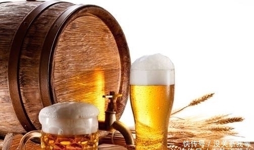 采用|玻璃瓶啤酒和易拉罐啤酒,到底有啥区别?知道后再喝啤酒不买错了