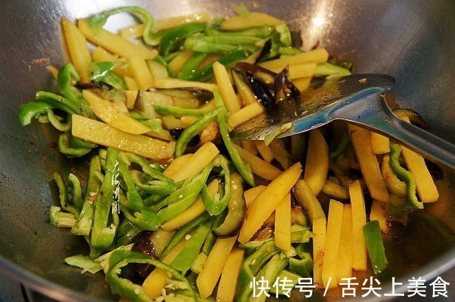 土豆|土豆和它才是“天生一对”,我家隔天必吃1次,不放肉比肉还香
