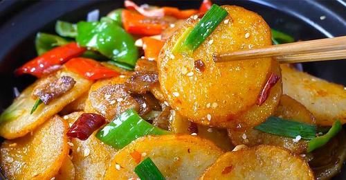 玉米淀粉|干锅土豆片很多人都做错，教你一个技巧，出锅太香了，美味又下饭