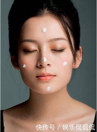 精华液|精华液早晚都得擦一问美容师,好多人弄错,皮肤变差还浪费钱!