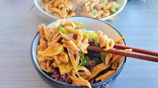 豆腐干的好吃做法，鲜香开胃，下饭太香了，全家老少都爱吃