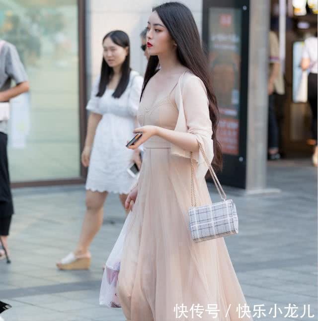 小姐姐 打底裤展现个性的潮流风格,能够精准的展现自己的气质