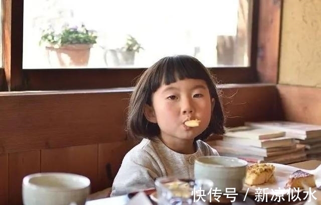 小m|人类幼崽有多可爱？这坑娃的妈给女儿拍了近千张“丑照”