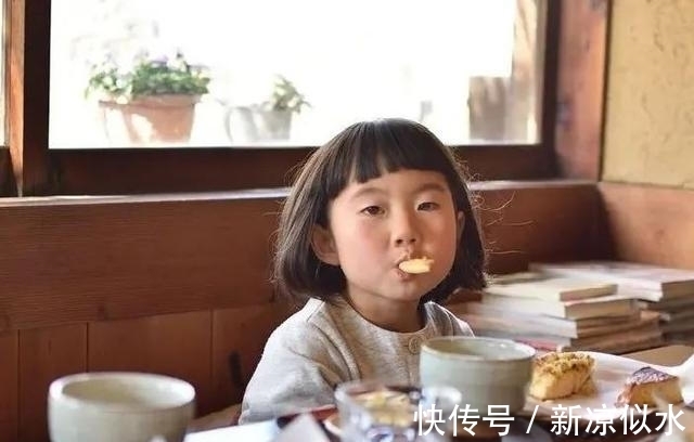 小m|人类幼崽有多可爱?这坑娃的妈给女儿拍了近千张“丑照”