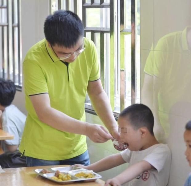 熊孩子|“不就是破塑料吗？”熊孩子掰断亲戚家15万手办，父母耍赖拒赔偿