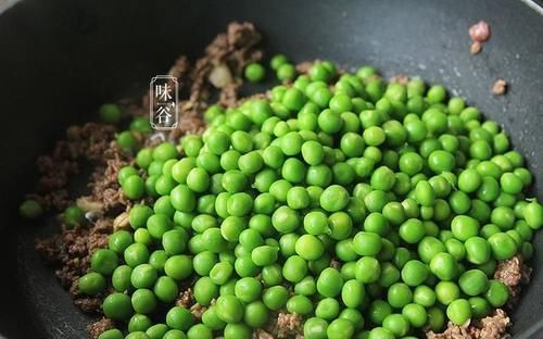 秋天不吃这豆真亏，营养比豆腐还高，加牛肉简单一炒，美味又下饭