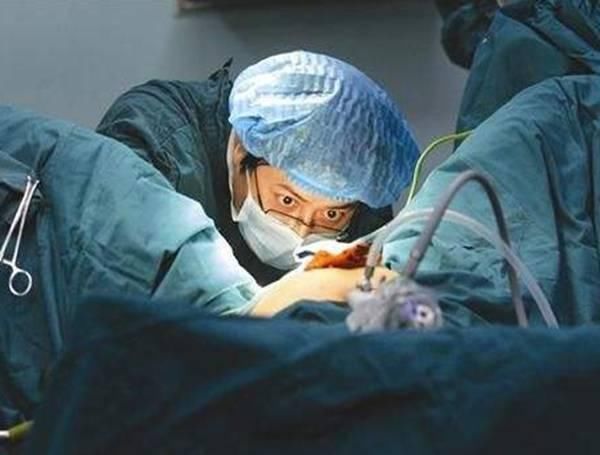 女性|妇产科男医生面对女性,怎么避免尴尬不要害羞