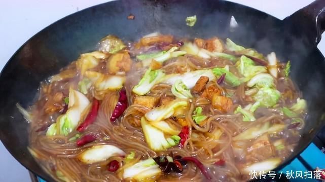 做白菜炖粉条,只要学会这三招,白菜好吃粉条筋道,学不会可惜了
