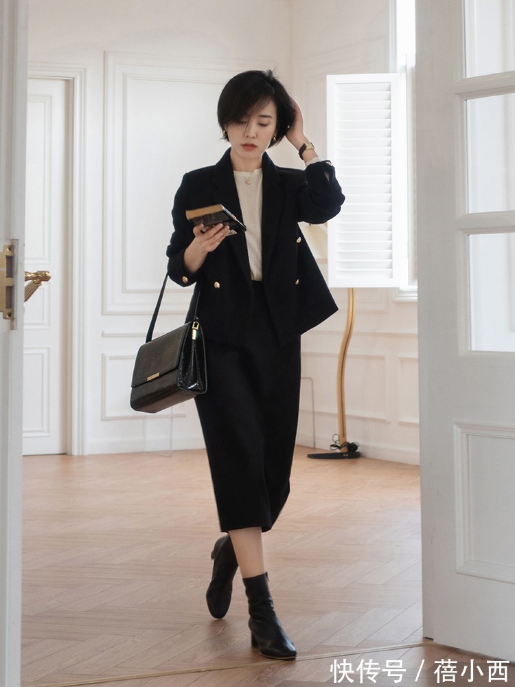 搭配 这才是30、40岁普通人的穿衣典范,自信优雅,基础款穿出高级感