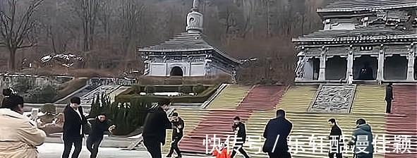 兄弟姐妹|外甥女的8个舅舅，回家团圆场面壮观，成功晋级为“团宠”