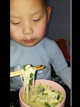 |搞笑GIF趣图:是兄弟,你就别拦我,我今天非要干翻它