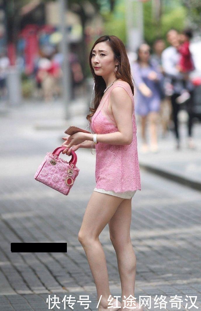 辣妈|辣妈的少女系穿搭,粉色+蕾丝,永恒的时尚!