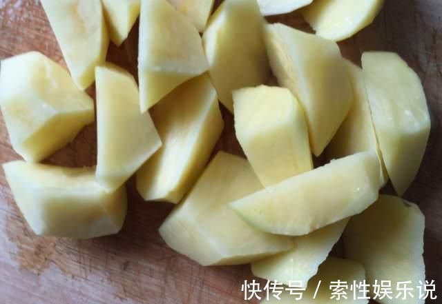 炖鸡肉时,万万不可焯水,教你正确做法,鸡肉不腥不柴鲜香更滑嫩