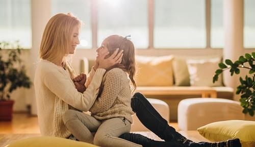 如何让孩子愿意和你交流？你一定要学会3个技巧，现在看来得及