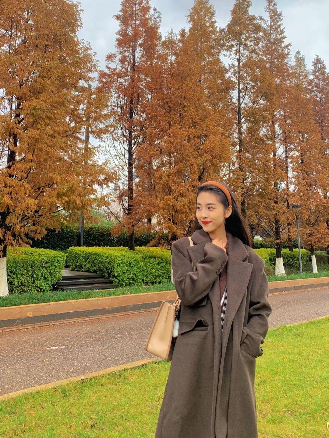 打底衫 冬天很百搭的毛呢大衣,基础的搭配也能够穿出时尚感!