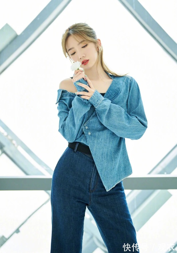 连衣裤|现在不流行叠穿了,看孟美岐的“独特系扣”,撞衫是不可能的