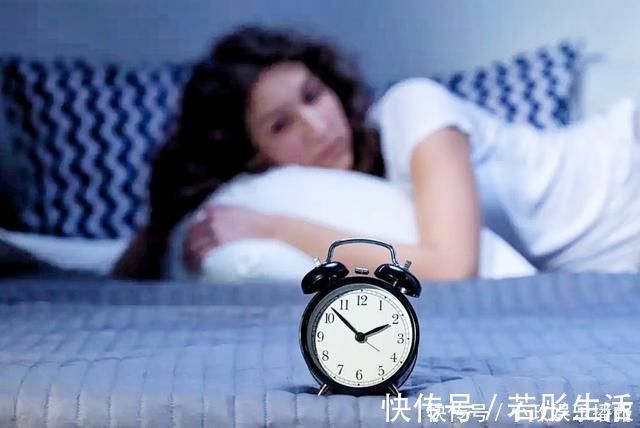 压力|压力大常失眠,隔三差五用此叶滚汤喝,养心安神,一觉睡到天亮