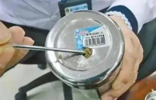 杯子|这种“毒保温杯”卷土重来,好水进去变“毒水”,家长要仔细辨别