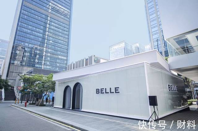 女鞋|“落寞鞋王”被迫关店6000家,退市2年后卷土重来,如今仍争第一