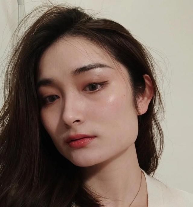 舒淇|方脸女生如何变好看?短发高级,弯月眉气质又精致!