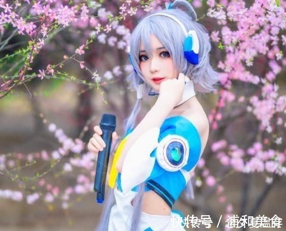 达拉崩吧|中学生Cos洛天依,身材,造型完美还原!网友次元壁被吃了!