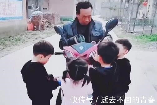 乐爷爷|“偷着乐爷爷”被娃拦路“打劫”,这是我见过最霸道的“劫匪”了