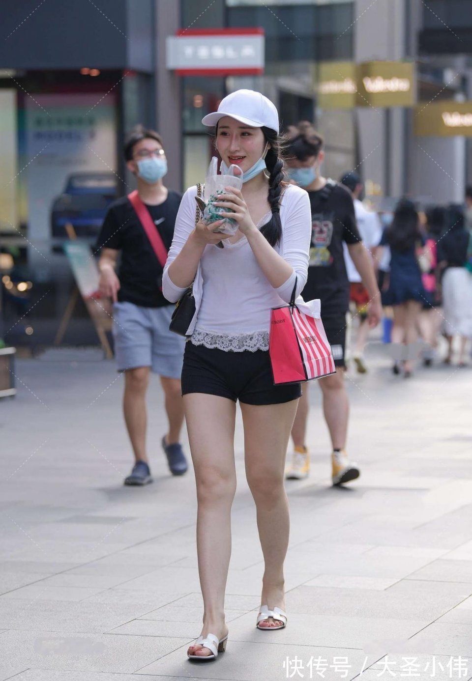 美女|美女街拍:小姐姐好有女神范儿!能娶到她,少活10年都行,想给她买杯奶茶