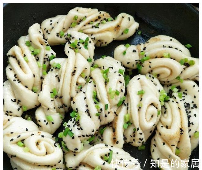 吃腻|吃腻了馒头,试试这款香煎小油卷,表皮松软底部酥脆,无敌美味