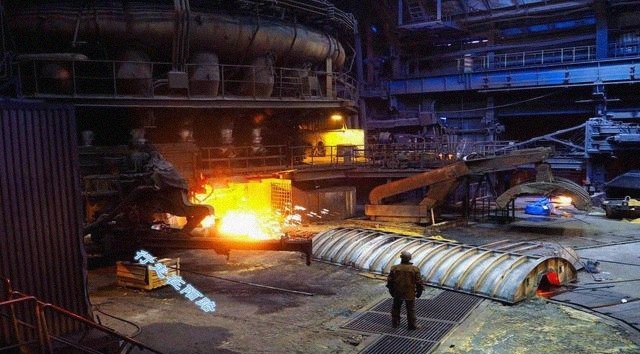 二战|俄罗斯钢铁城市:二战时涌入60万青年,生铁产量已超5亿吨