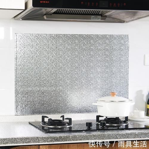 墙皮|等我有钱,客厅坚决拆掉踢脚线换成19年流行装法,效果好8倍