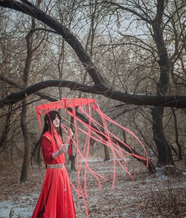 厄命|天官赐福Cos这个花城婚服绝了!网友是羡慕不来的身高和颜值